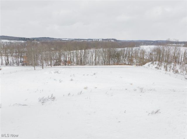 3640 NW Hope Road, Magnolia, OH 44643