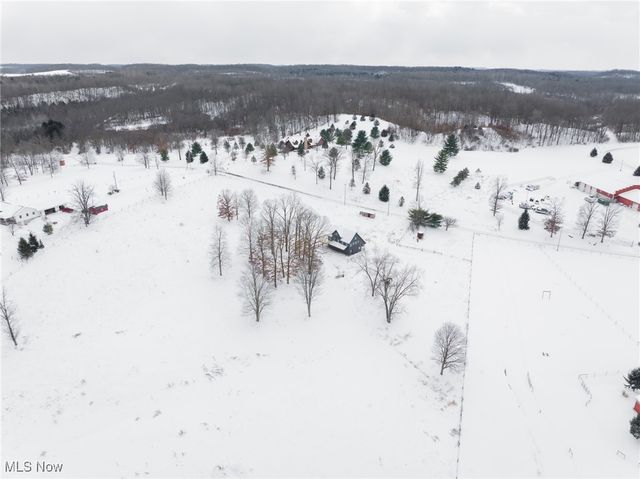 3640 NW Hope Road, Magnolia, OH 44643