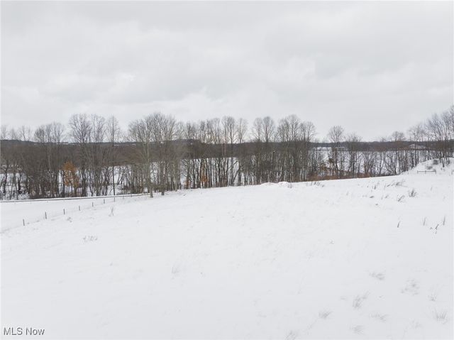 3640 NW Hope Road, Magnolia, OH 44643