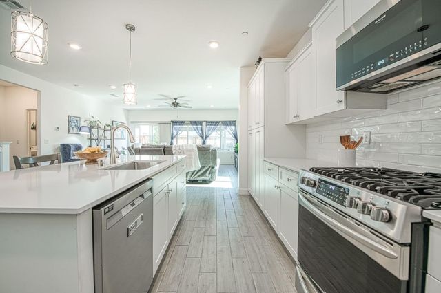 1817 N Phillip Avenue, Clovis, CA 93619