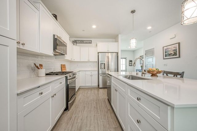 1817 N Phillip Avenue, Clovis, CA 93619