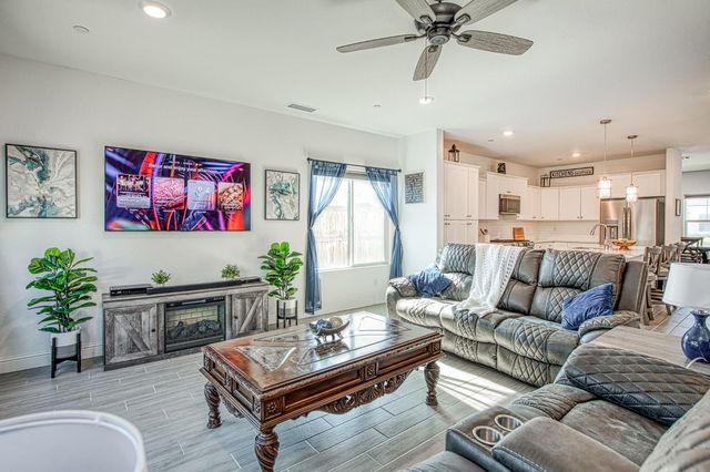 1817 N Phillip Avenue, Clovis, CA 93619