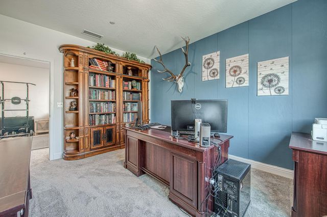 1817 N Phillip Avenue, Clovis, CA 93619