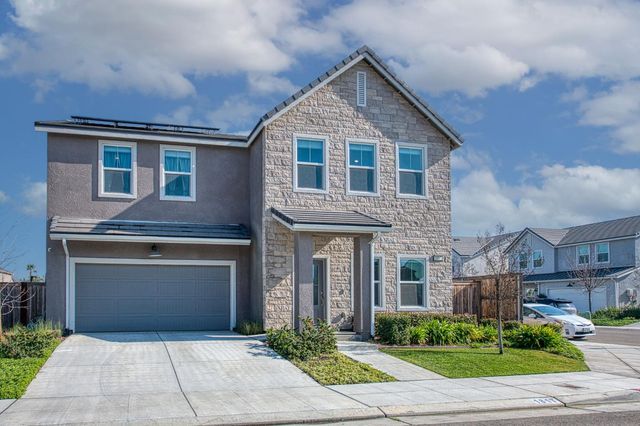 1817 N Phillip Avenue, Clovis, CA 93619