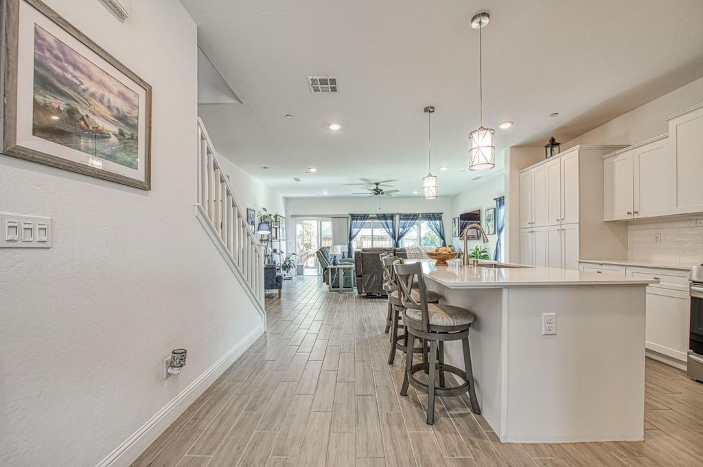 Image 11 of property listing at 1817 N Phillip Avenue, Clovis, CA 93619