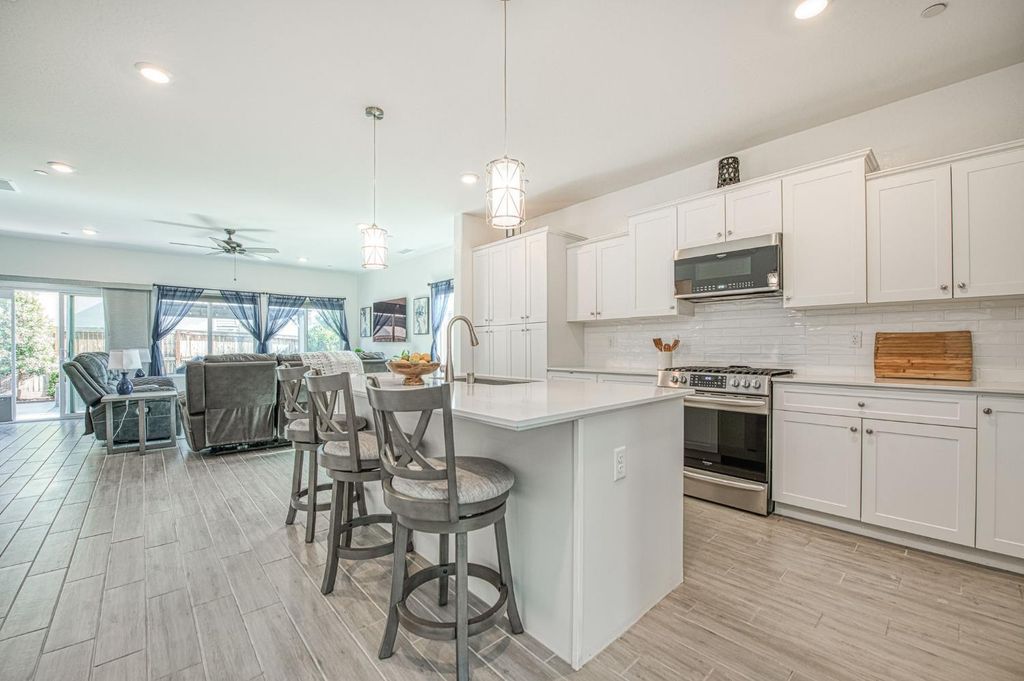 Image 12 of property listing at 1817 N Phillip Avenue, Clovis, CA 93619