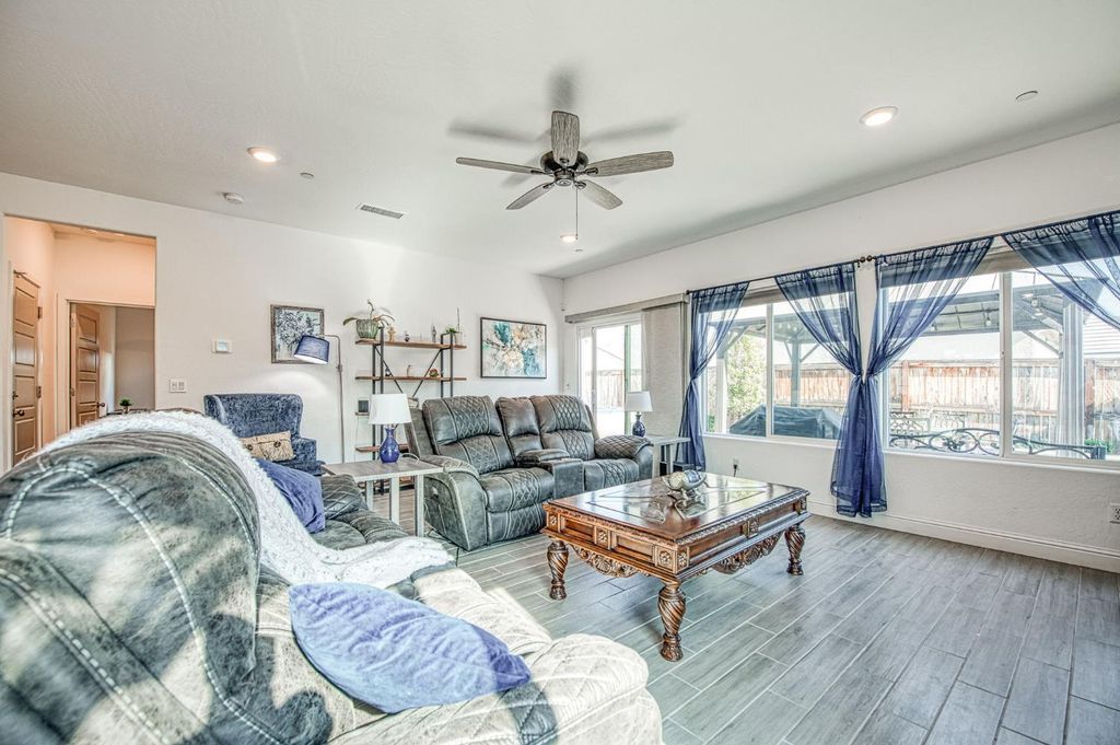 Image 18 of property listing at 1817 N Phillip Avenue, Clovis, CA 93619