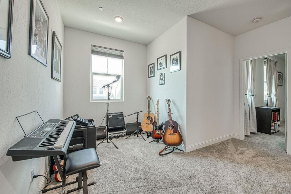 Image 29 of property listing at 1817 N Phillip Avenue, Clovis, CA 93619