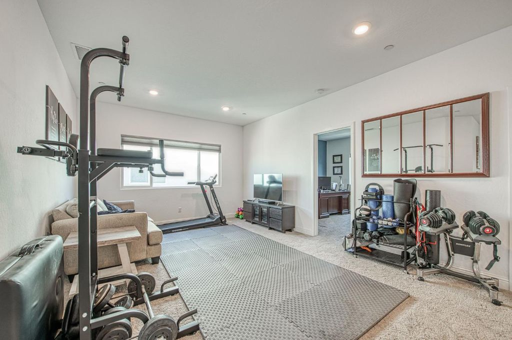 Image 35 of property listing at 1817 N Phillip Avenue, Clovis, CA 93619