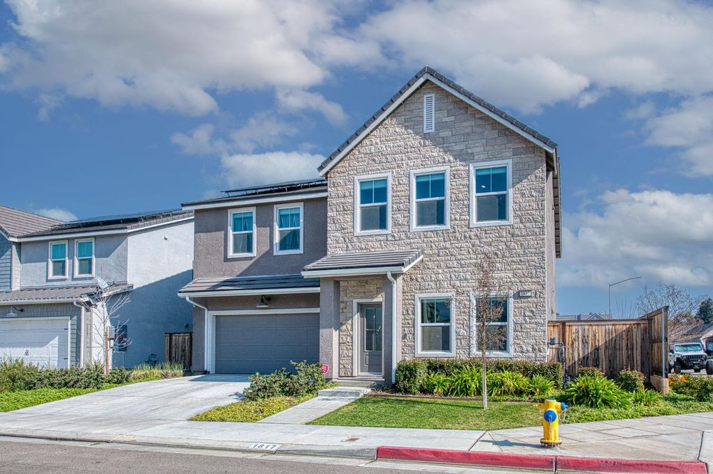 Image 45 of property listing at 1817 N Phillip Avenue, Clovis, CA 93619