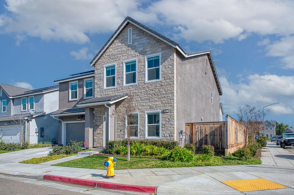 Image 46 of property listing at 1817 N Phillip Avenue, Clovis, CA 93619