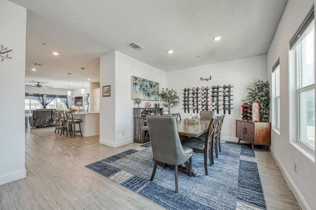 Image 9 of property listing at 1817 N Phillip Avenue, Clovis, CA 93619