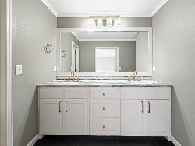 27 La Quinta Court, Rogers, AR 72758