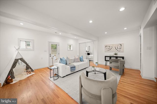 1903 N QUINTANA ST N, Arlington, VA 22205