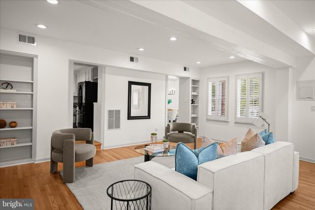 1903 N QUINTANA ST N, Arlington, VA 22205