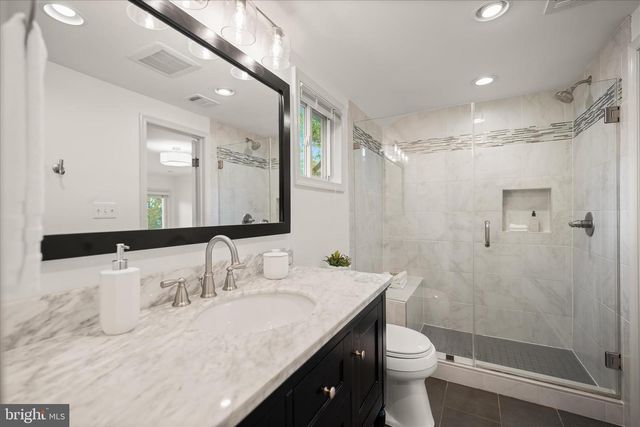 1903 N QUINTANA ST N, Arlington, VA 22205