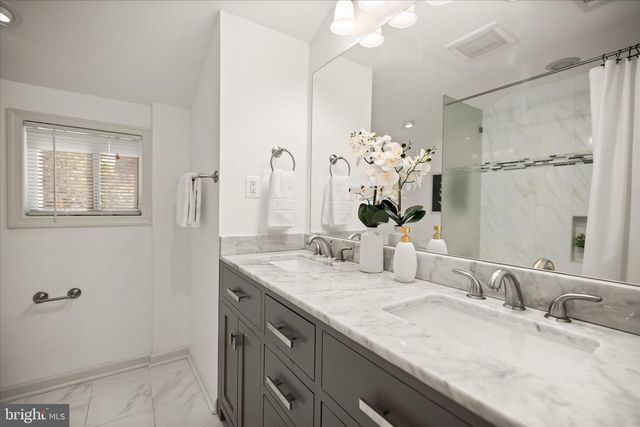 1903 N QUINTANA ST N, Arlington, VA 22205