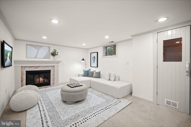 1903 N QUINTANA ST N, Arlington, VA 22205