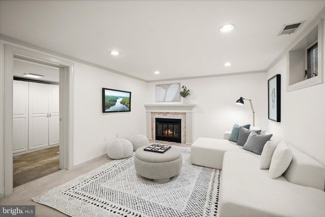 1903 N QUINTANA ST N, Arlington, VA 22205
