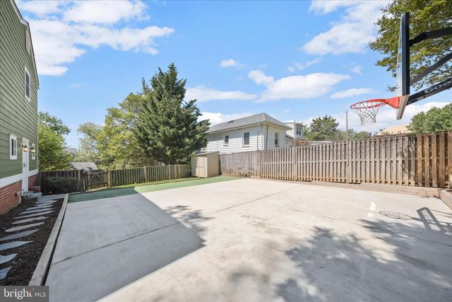 1903 N QUINTANA ST N, Arlington, VA 22205