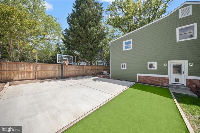 1903 N QUINTANA ST N, Arlington, VA 22205