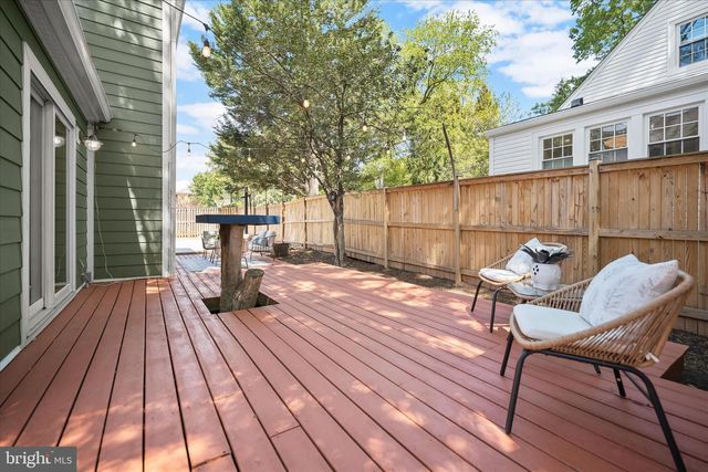 1903 N QUINTANA ST N, Arlington, VA 22205