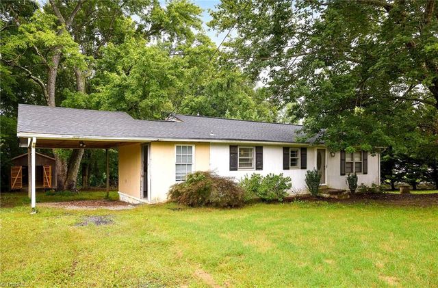 1070 Tom Gordon Road, King, NC 27021