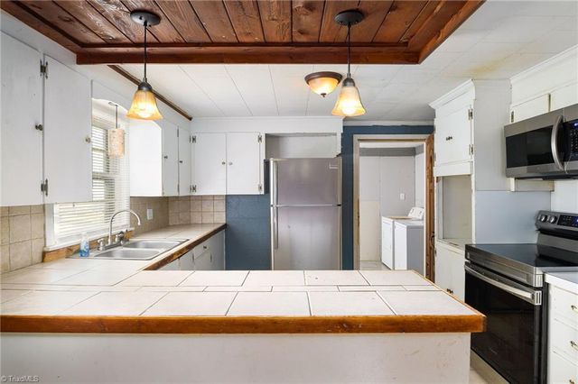 1070 Tom Gordon Road, King, NC 27021