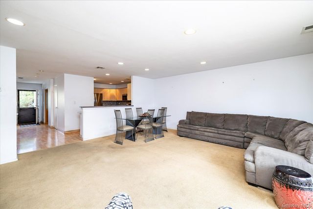 100 Daly Boulevard 2005, Oceanside, NY 11572