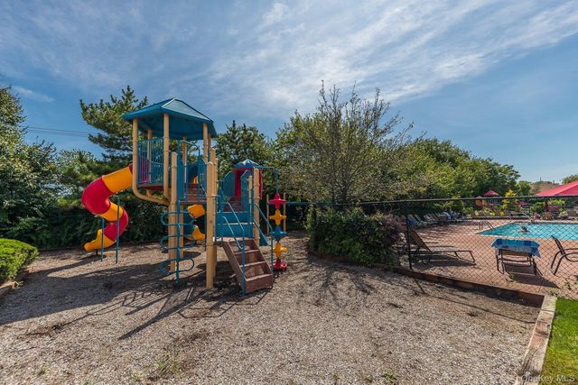 100 Daly Boulevard 2005, Oceanside, NY 11572