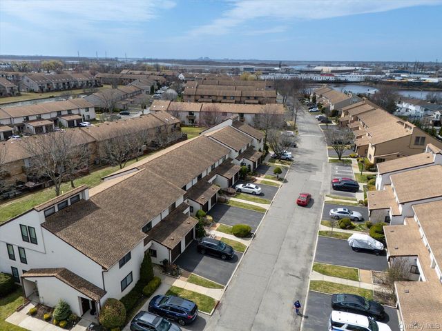 100 Daly Boulevard 2005, Oceanside, NY 11572