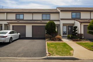100 Daly Boulevard 2005, Oceanside, NY 11572