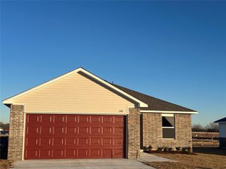 940 S Bear Lane, Mustang, OK 73064