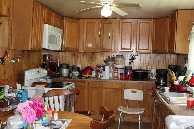 2967 Left Poor Valley Road, Pennington Gap, VA 24277