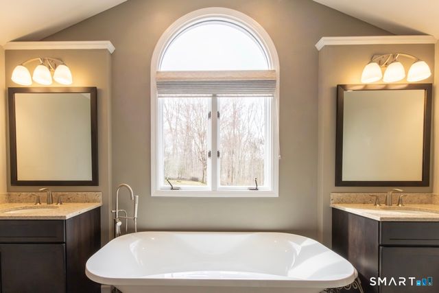 16 Shadowood Lane, Trumbull, CT 06611