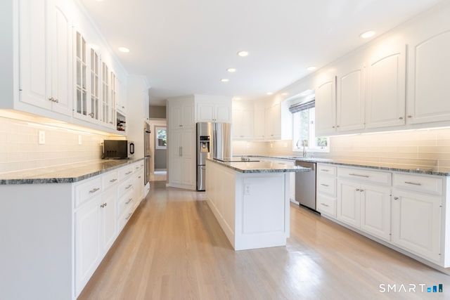 16 Shadowood Lane, Trumbull, CT 06611