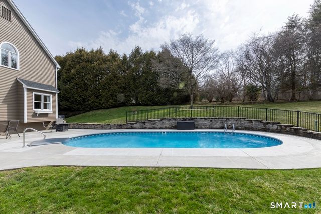 16 Shadowood Lane, Trumbull, CT 06611