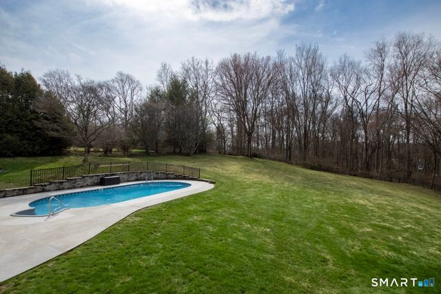 16 Shadowood Lane, Trumbull, CT 06611