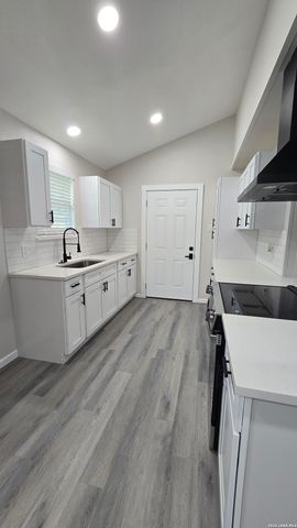 4811 Village Vw, San Antonio, TX 78218