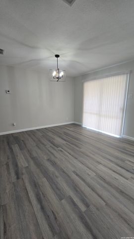 4811 Village Vw, San Antonio, TX 78218