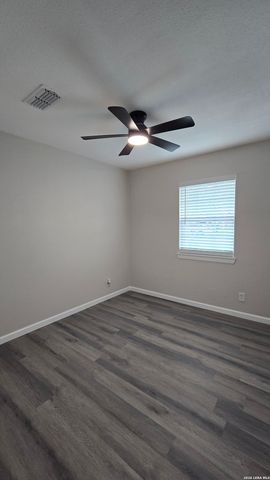 4811 Village Vw, San Antonio, TX 78218