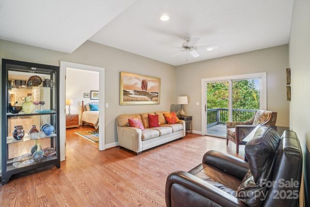 107 Woodglen Court, Flat Rock, NC 28731
