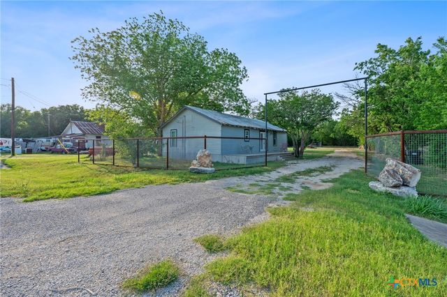 6071 Fm 713, Dale, TX 78616