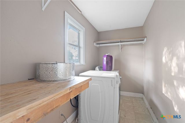 6071 Fm 713, Dale, TX 78616