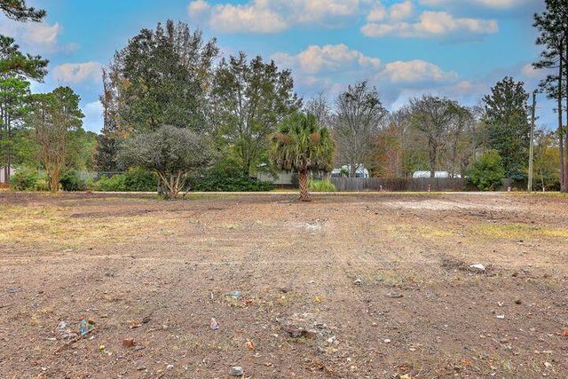 211 W Steele Drive, Summerville, SC 29483