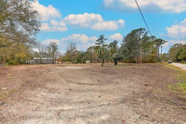 211 W Steele Drive, Summerville, SC 29483