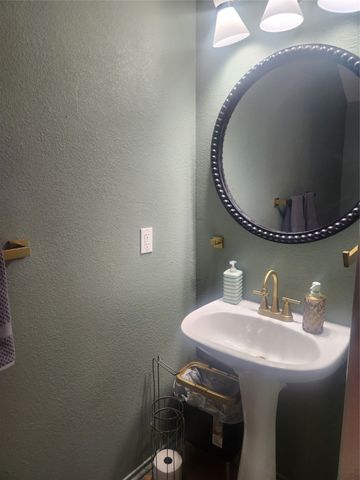 8107 Colwick Lane, Arlington, TX 76002