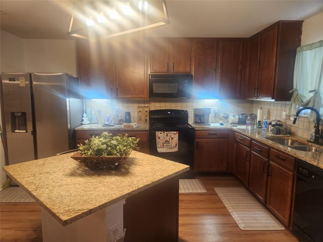 8107 Colwick Lane, Arlington, TX 76002