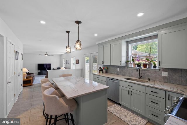 2365 WILLOW STREAM DR, Quakertown, PA 18951