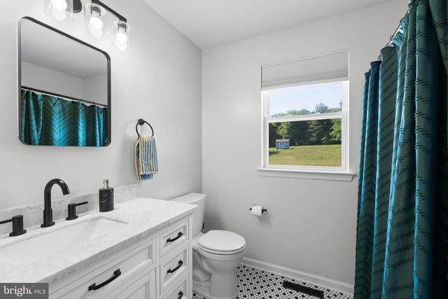 2365 WILLOW STREAM DR, Quakertown, PA 18951